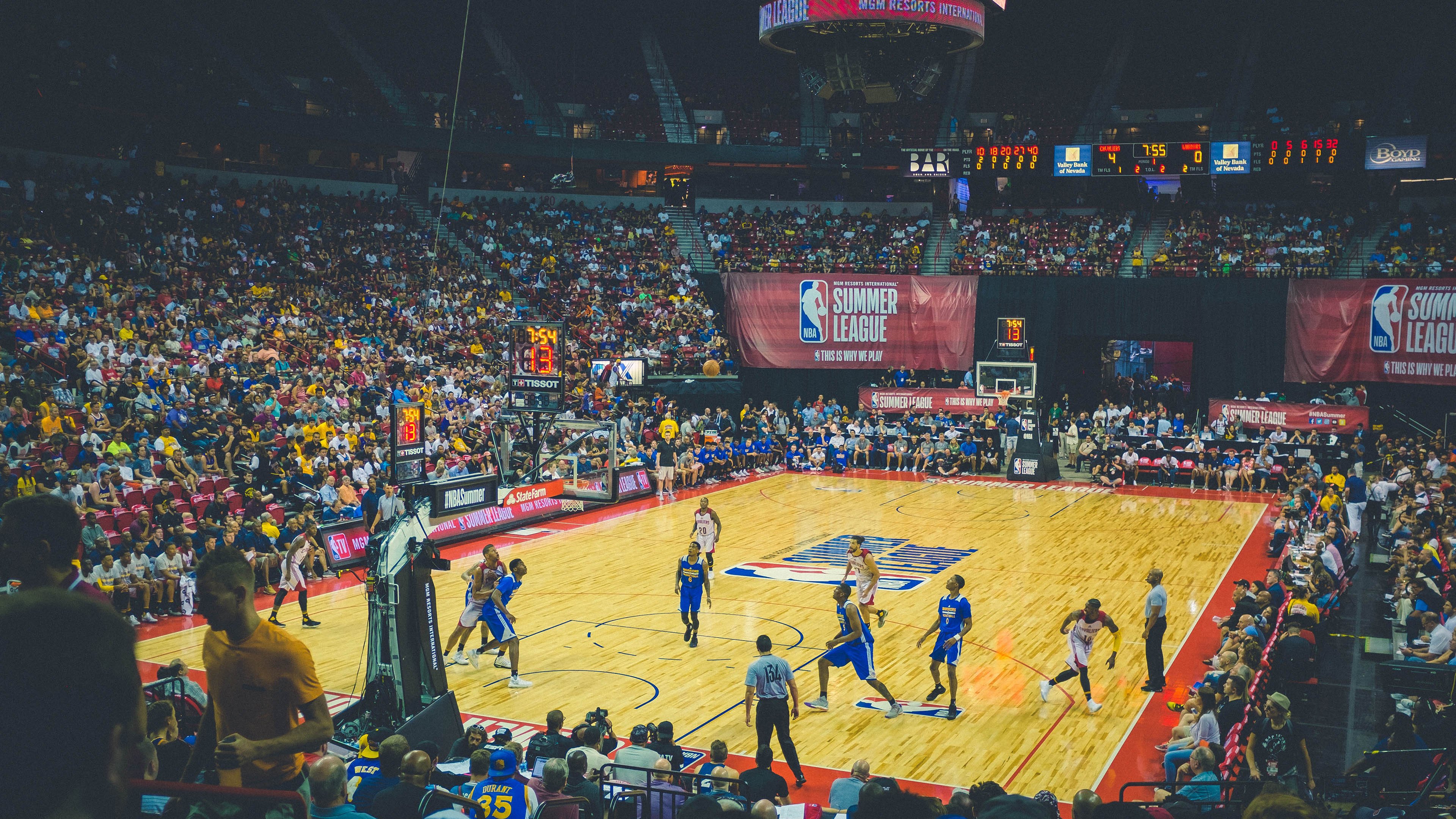 乔治攻防一体快船防守效率提升，快船乔治伤病